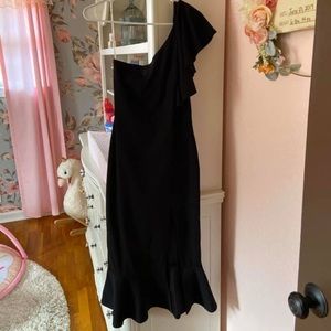 Cute black dress fits like medium